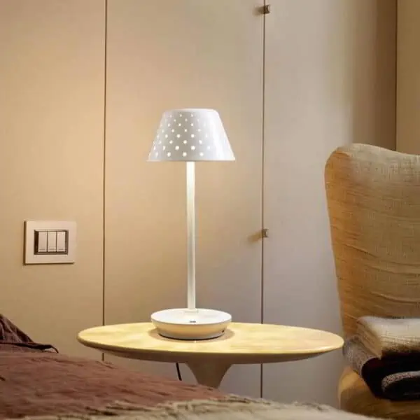 Cordless hotel lamps rechargeable