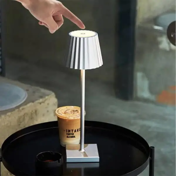 Lampshade table lamp